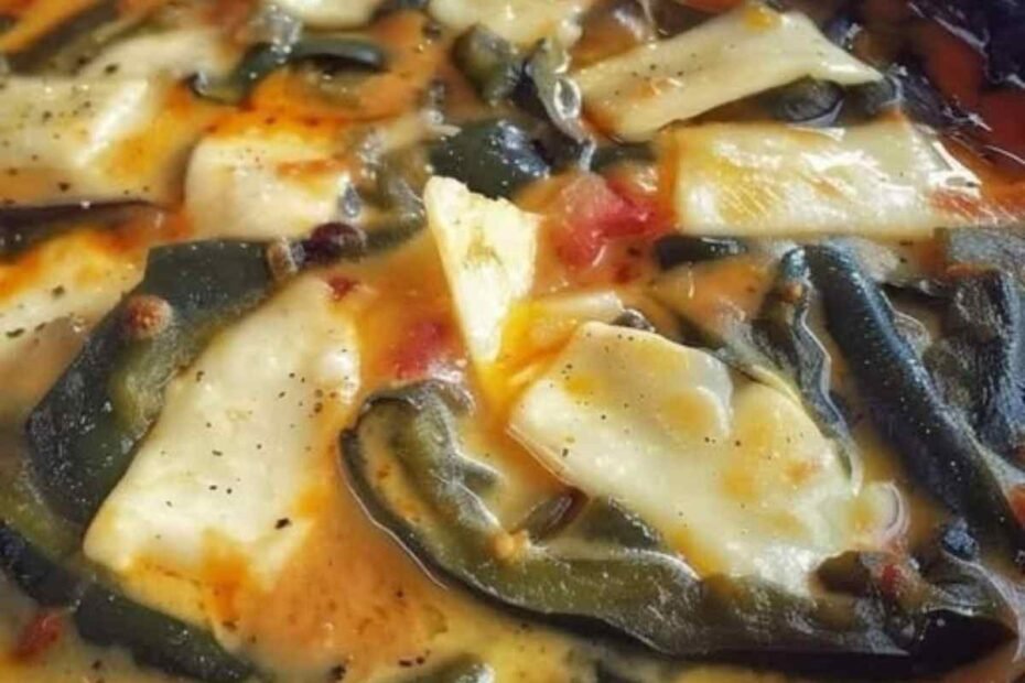 Rajas de Chile Poblano con Queso en Caldillo de Jitomate