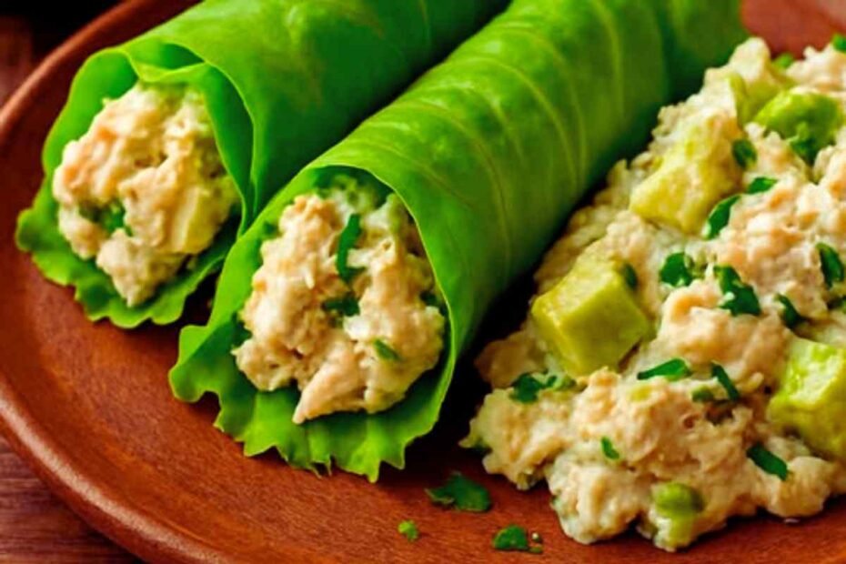 Ensalada de Pollo con Aguacate y Rollitos de Lechuga